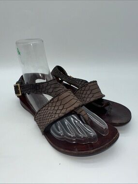 Chie Mihara Jonas Brown Textured Leather Flat Thong Sandals